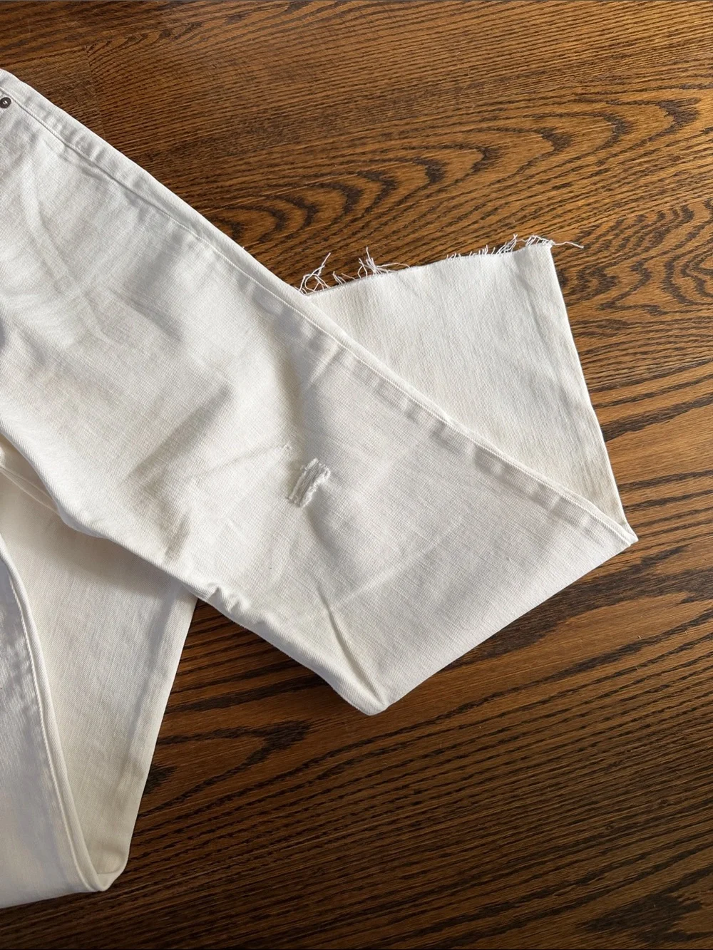 GAP White Cropped Ankle Jeans with Raw Hem sz 6/28R